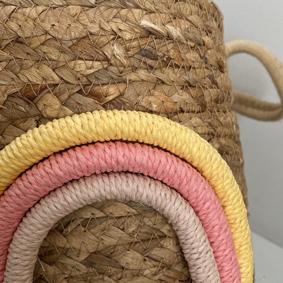 Basket with handles and rainbow design - Picture 3 of 13